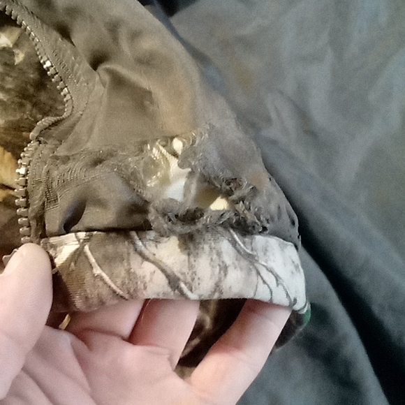 Realtree edge 2XL Spring/ Fall jacket. Hardly worn. - Picture 6 of 6